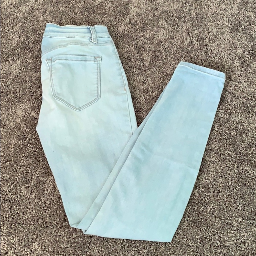 Light blue wash Refuge jeans
